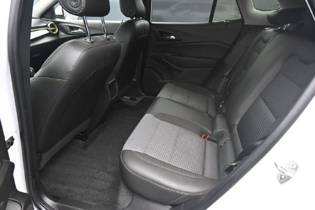 Used 2025 Chevrolet Trax LT FWD image 14