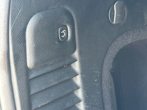 Used 2017 Jeep Grand Cherokee Limited image 37