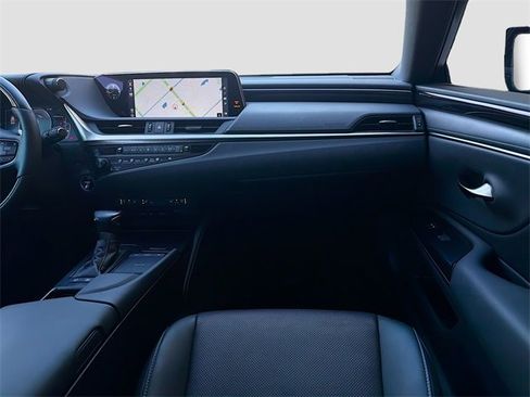 Used 2019 Lexus ES 300h image 17