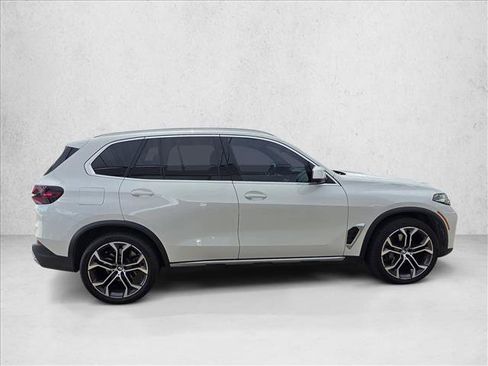 Used 2024 BMW X5 xDrive40i w/ Parking Assistance Package AWD/4WD image 4