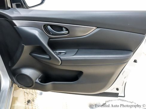 Used 2020 Nissan Rogue Sport S image 27