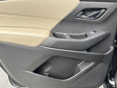 Used 2023 Chevrolet Traverse LT FWD image 21