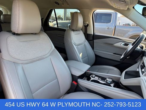 Certified 2025 Ford Explorer Active w/ Active Comfort Package AWD/4WD image 25