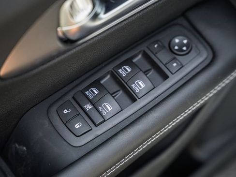 New 2026 Chrysler Pacifica Select FWD image 44