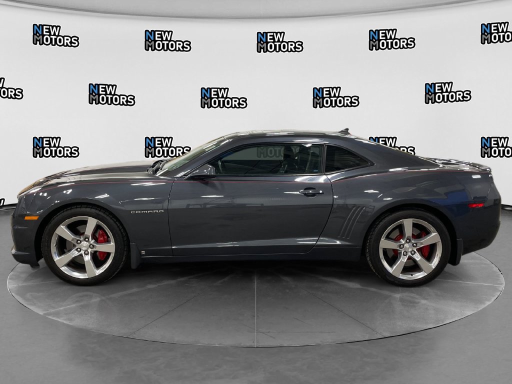 Used 2010 Chevrolet Camaro SS RWD image 2