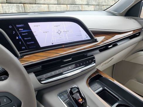 Certified 2024 Cadillac Escalade Sport Platinum image 19