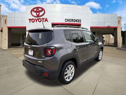 Used 2021 Jeep Renegade Latitude FWD image 5
