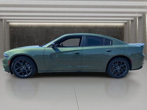 Used 2022 Dodge Charger SXT w/ Blacktop Package RWD image 2