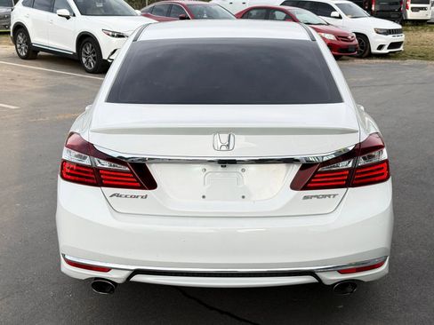 Used 2017 Honda Accord Sport image 11