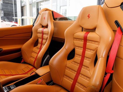 Used 2019 Ferrari 488 Spider image 19