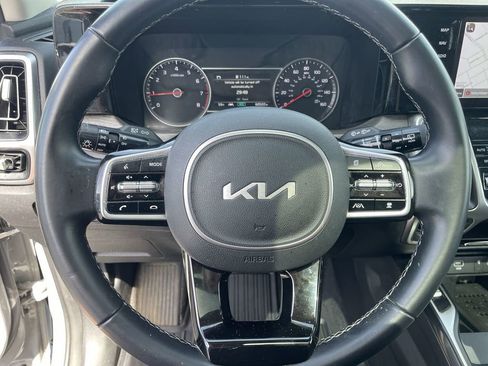 Certified 2022 Kia Sorento EX w/ Panoramic Sunroof Package FWD image 16