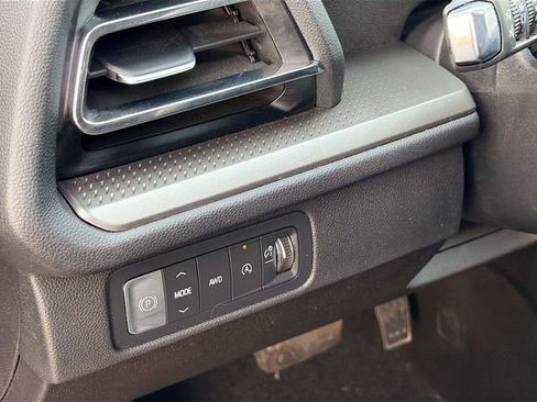 Used 2025 Chevrolet Traverse LT image 10