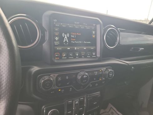 Used 2022 Jeep Wrangler Unlimited Rubicon w/ Xtreme Recon 35" Tire Package image 17