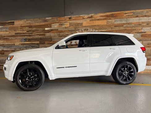 Used 2018 Jeep Grand Cherokee Altitude image 18