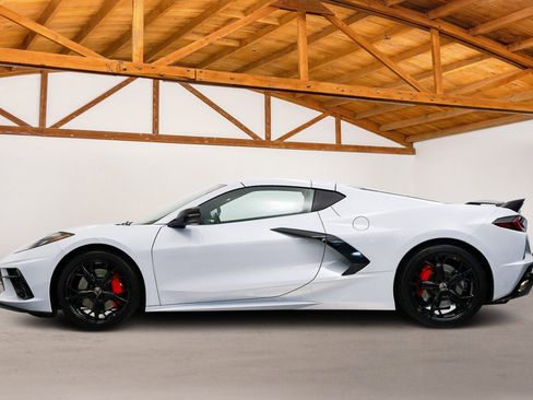 Used 2021 Chevrolet Corvette Stingray Preferred Cpe w/ Z51 Performance Package image 3