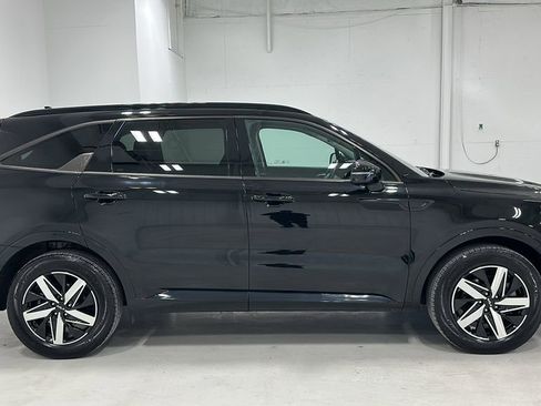 Used 2022 Kia Sorento S image 6