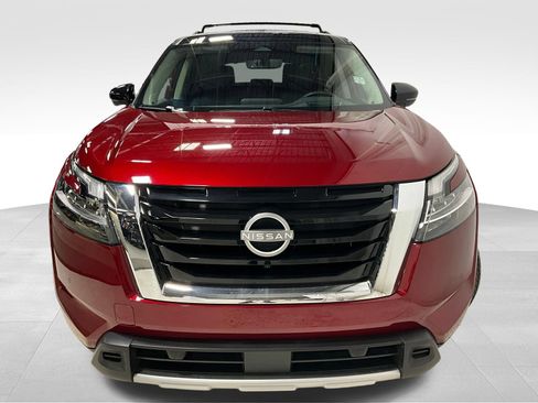 Used 2024 Nissan Pathfinder Platinum w/ Cargo Package AWD/4WD image 2
