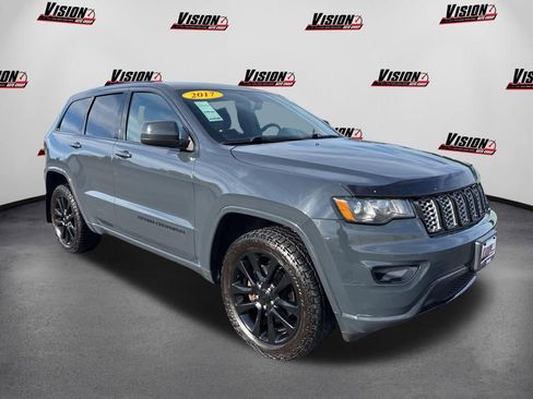 Used 2017 Jeep Grand Cherokee Altitude AWD/4WD image 3