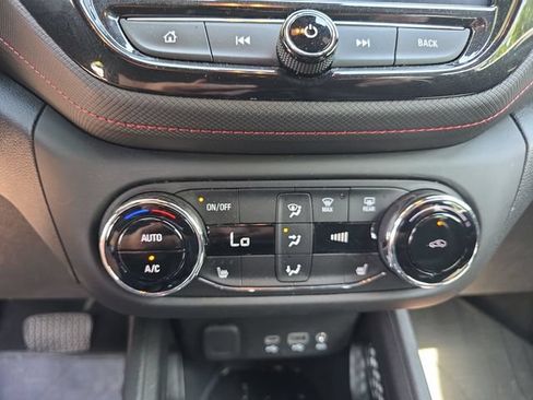 Used 2023 Chevrolet TrailBlazer RS w/ Convenience Package AWD/4WD image 18