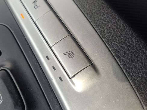 Used 2025 Kia Carnival FWD image 28