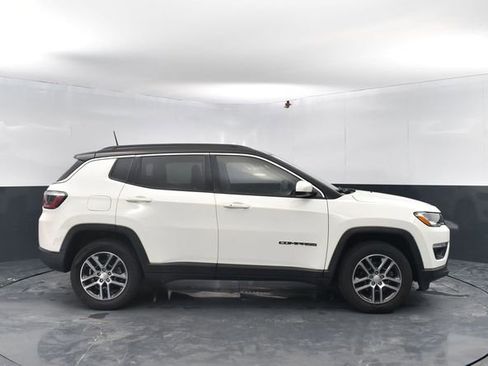 Used 2018 Jeep Compass Latitude w/ Cold Weather Group image 11