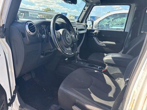 Used 2013 Jeep Wrangler Unlimited Sahara image 8