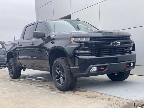 Used 2020 Chevrolet Silverado 1500 LT Trail Boss image 2