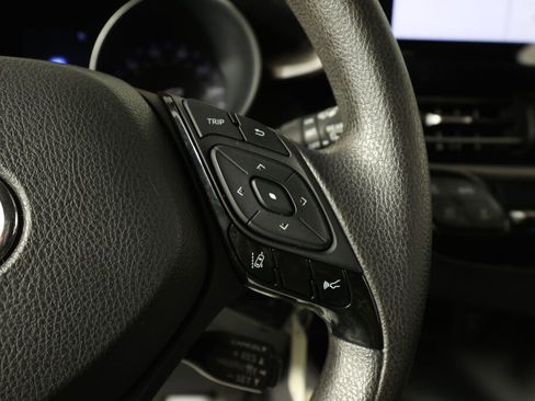 Used 2020 Toyota C-HR LE image 33