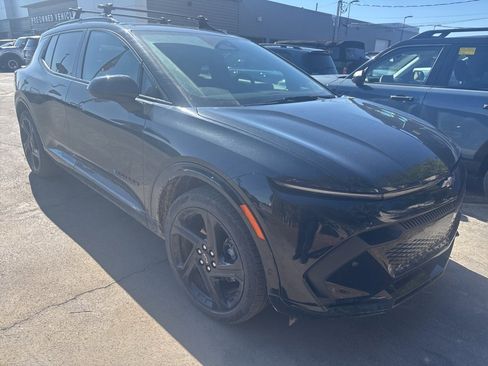 Used 2024 Chevrolet Equinox EV RS image 3