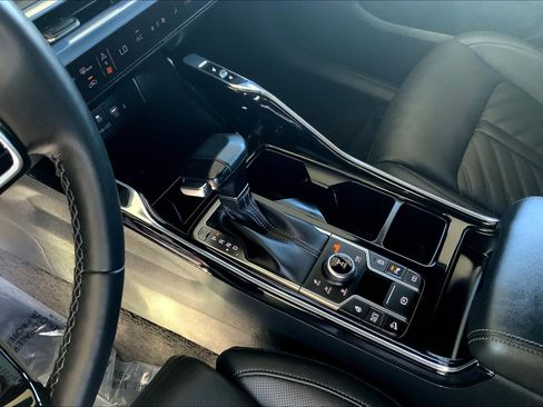 Used 2024 Kia Sorento SX Prestige image 19