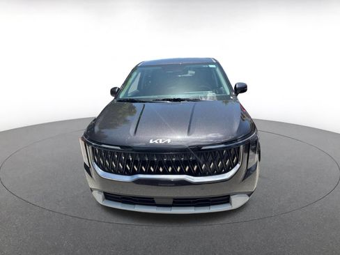 Used 2026 Kia Carnival FWD image 3