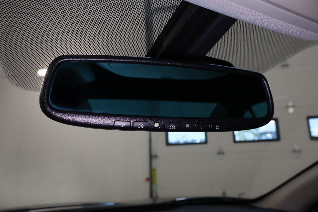 Used 2017 Nissan Maxima Platinum w/ Interior Lighting Package FWD image 27