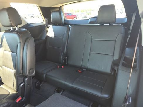 Used 2020 Chevrolet Traverse LT w/ Driver Confidence II Package AWD/4WD image 39