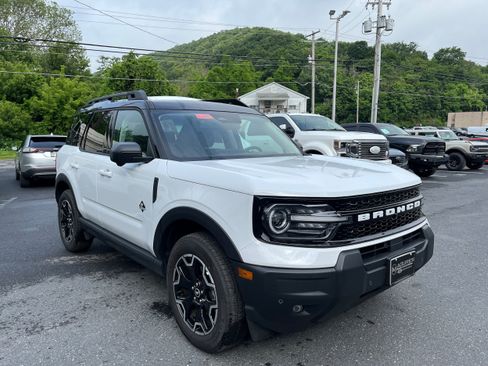 Used 2025 Ford Bronco Sport Outer Banks w/ Outer Banks Tech Package+ AWD/4WD image 4
