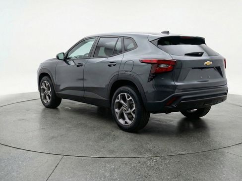 Used 2025 Chevrolet Trax LT FWD image 6