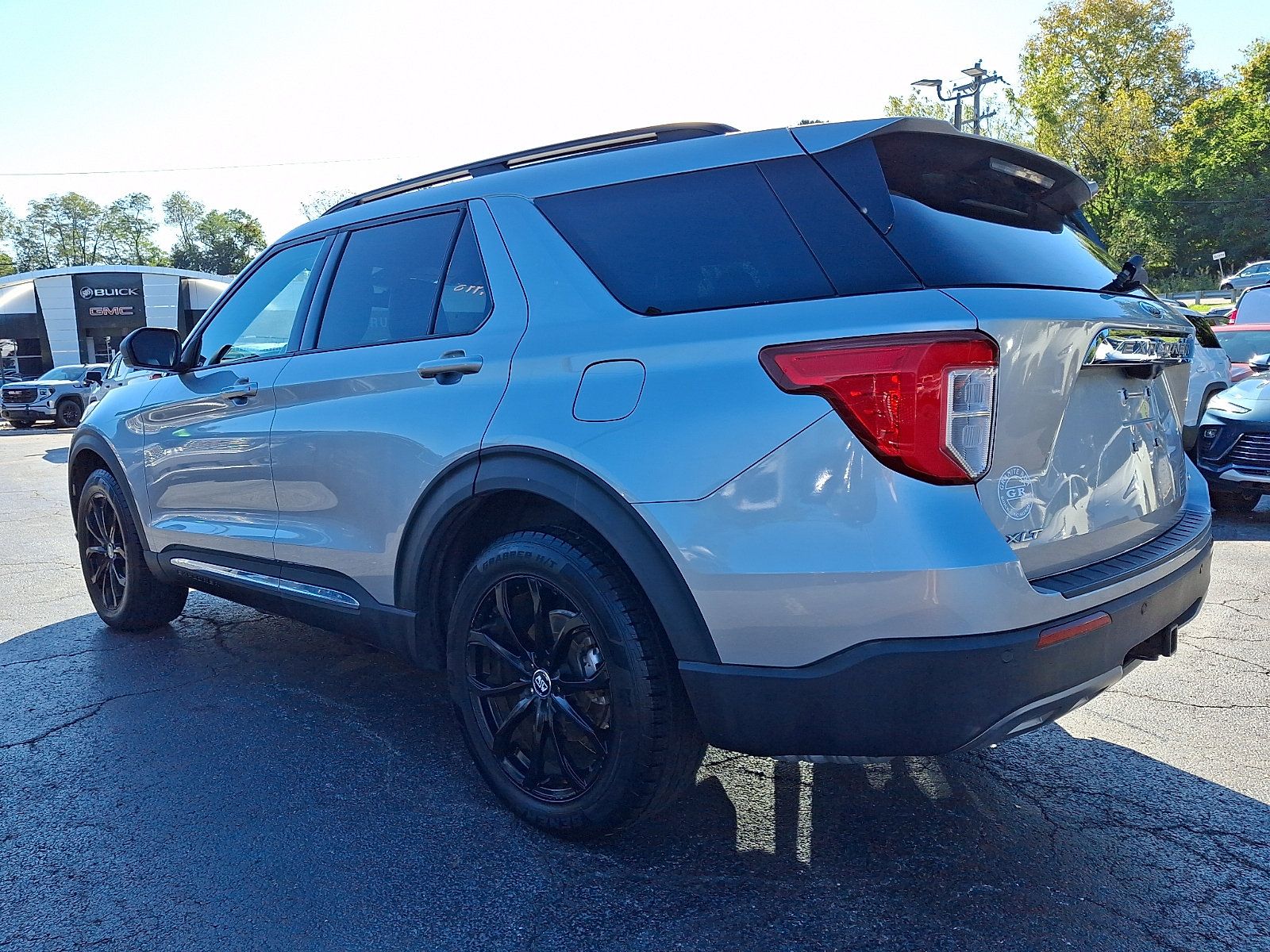 Used 2020 Ford Explorer XLT w/ Equipment Group 202A AWD/4WD image 4