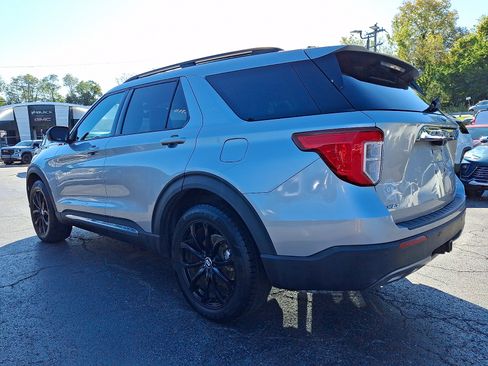 Used 2020 Ford Explorer XLT w/ Equipment Group 202A AWD/4WD image 4