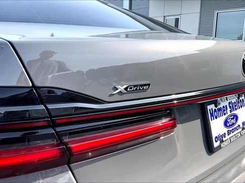 Used 2020 BMW 750i xDrive w/ Executive Package AWD/4WD image 7