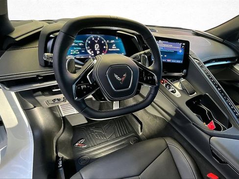 Used 2025 Chevrolet Corvette Stingray Preferred Conv w/ 2LT image 8