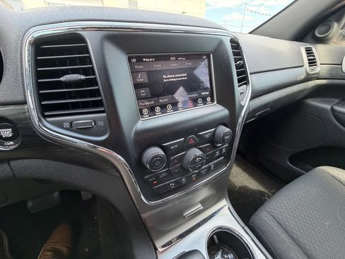 Used 2019 Jeep Grand Cherokee Laredo RWD image 10