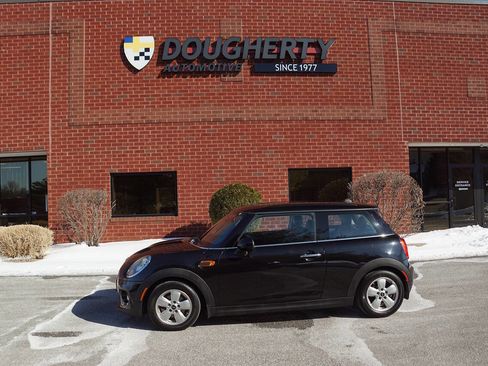 Used 2017 MINI Cooper 2-Door Hardtop image 3