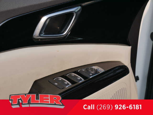 Used 2024 Kia Carnival EX FWD image 20