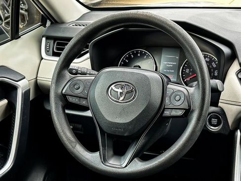 Used 2020 Toyota RAV4 XLE image 28
