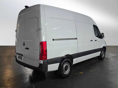 Used 2025 Mercedes-Benz Sprinter 2500 image 3
