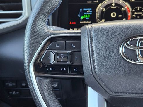 Used 2025 Toyota Sequoia Platinum image 20