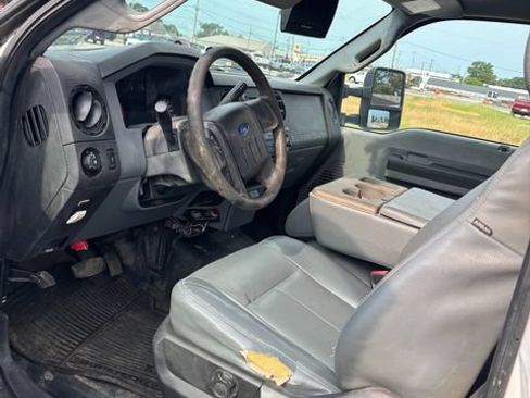 Used 2015 Ford F550 2WD Regular Cab Super Duty image 9