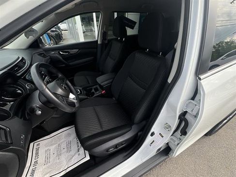 Used 2020 Nissan Rogue SV image 20