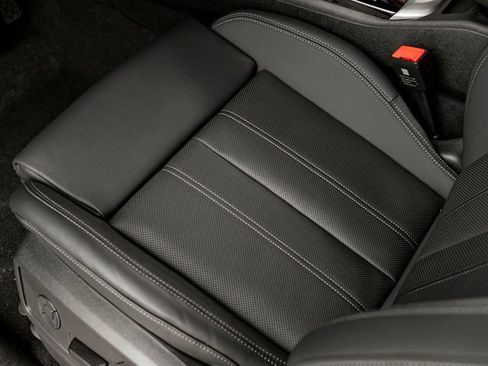 Certified 2025 Audi Q5 Premium Plus w/ Premium Plus AWD/4WD image 16