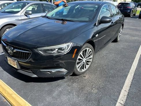 Used 2018 Buick Regal Essence w/ Driver Confidence Package #1 FWD image 1