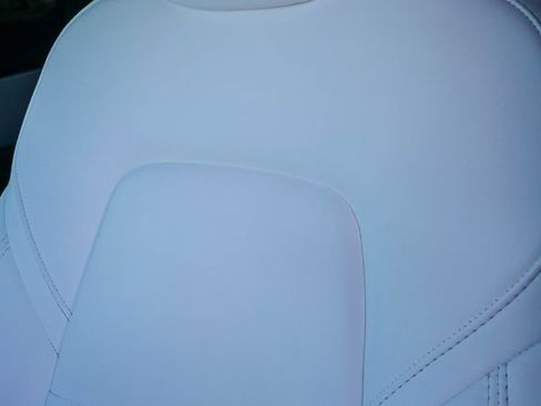 Used 2022 Tesla Model Y Long Range image 23